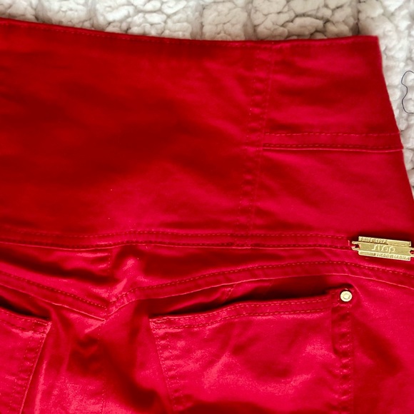 NWOT.Skinny jeans with a high rise, lifting and accentuating your glutes. - Picture 8 of 8